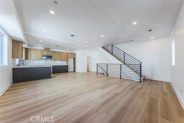 Building Photo - 1239 N Orange Dr