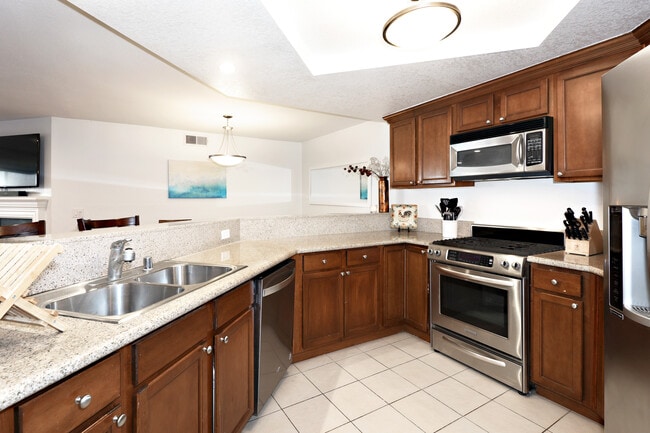 Building Photo - 1633 S Bentley Ave