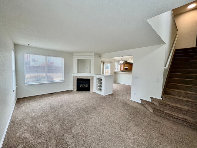 Building Photo - Spacious 4 Bedroom Stetson Hills Home!