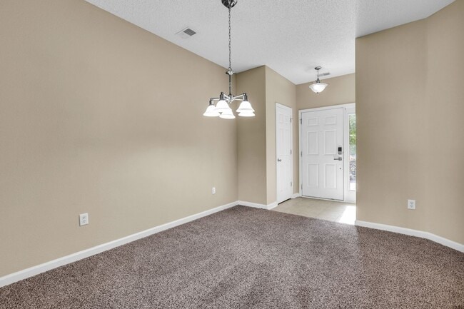 Building Photo - Charming 3-Bed Townhome in Prime Richmond Hill Location!