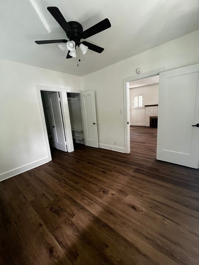 Building Photo - 921