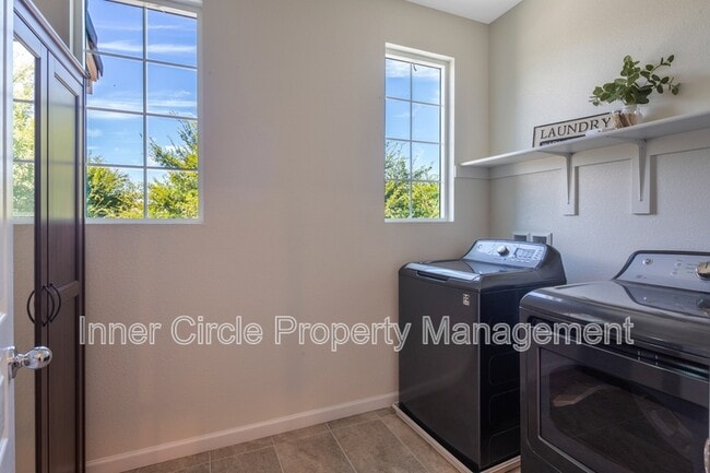 Building Photo - 5408 Mazant Loop