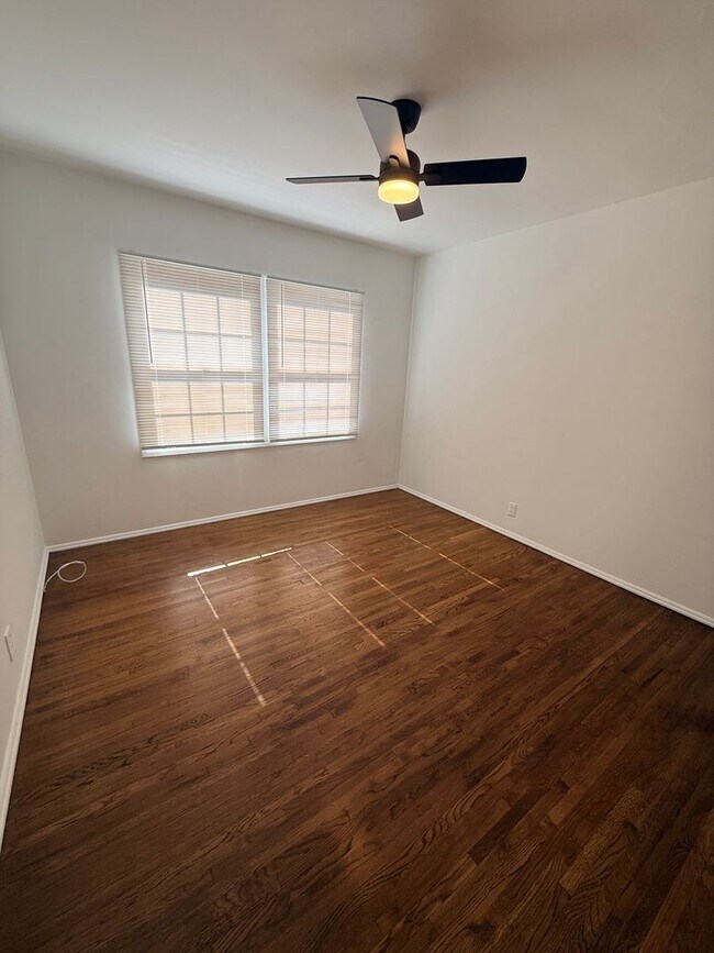 Building Photo - Adorable 2-bedroom home available for rent in Lakewood Mutuals!