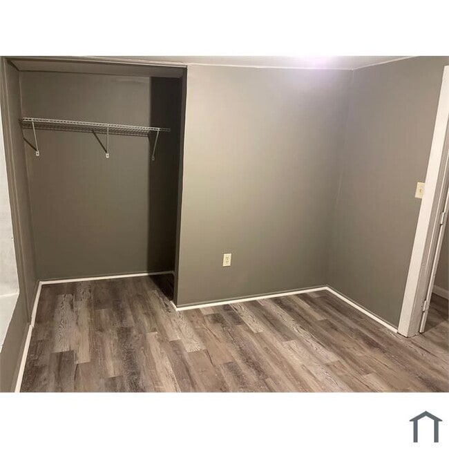 Building Photo - 531 New Berlin Rd