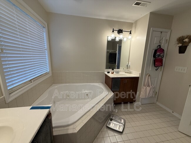 Building Photo - 5967 Erin Leigh Dr