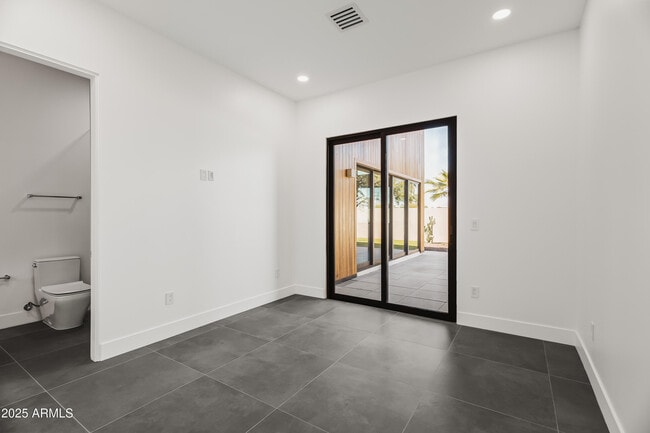 Building Photo - 5156 N 45th Pl