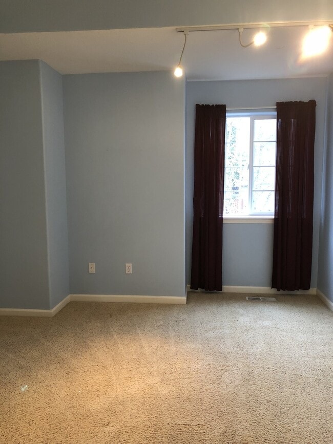 Building Photo - Beautiful 3 Bed + Bonus Room, 2.5 Bath Home!