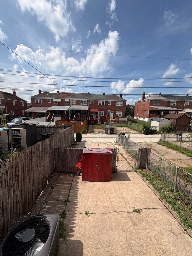 Building Photo - 2229 Graythorn Rd