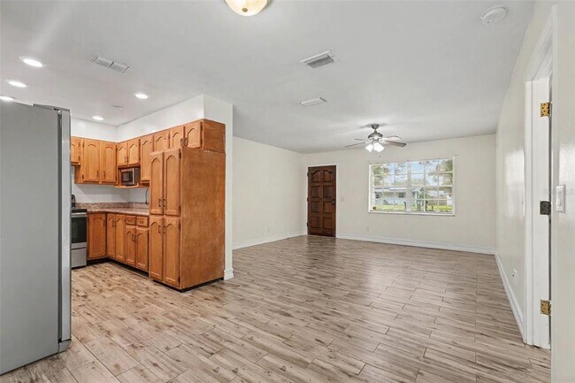 Building Photo - 5328 Lantana St