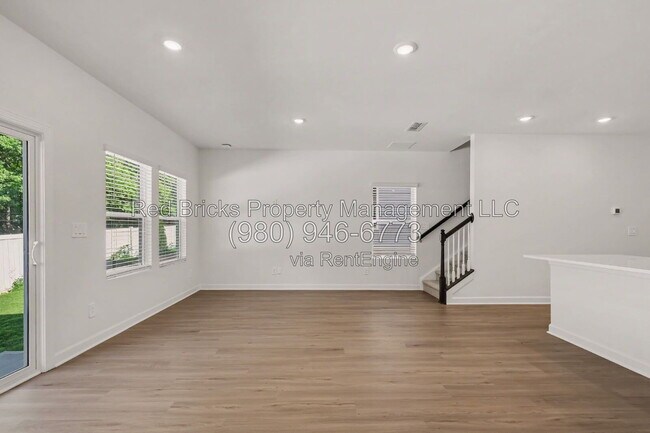 Building Photo - 3125 Ophelia Aly