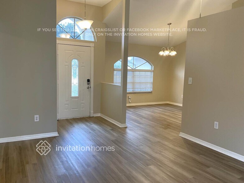Building Photo - 888 Somerset Dr