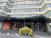 Building Photo - 2 Bedroom/ 2 Bath condo on West End, 1 assigned covered parking spot, Small Storage Space include...