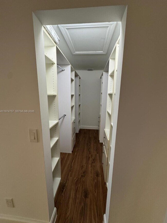 Building Photo - 5763 N Park Rd