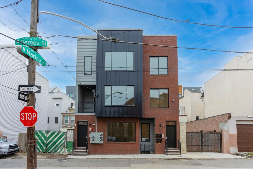 Primary Photo - 2120 Berges St