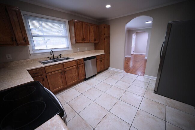 Building Photo - Charming Single-Story Home on a Spacious L...