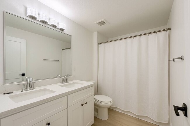 Building Photo - 716 Cathedral Pl