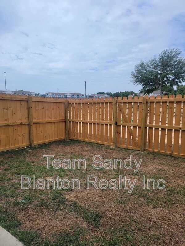 Building Photo - 3984 Pendragon Cir