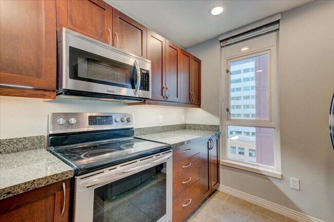 Building Photo - 427 Ninth Ave