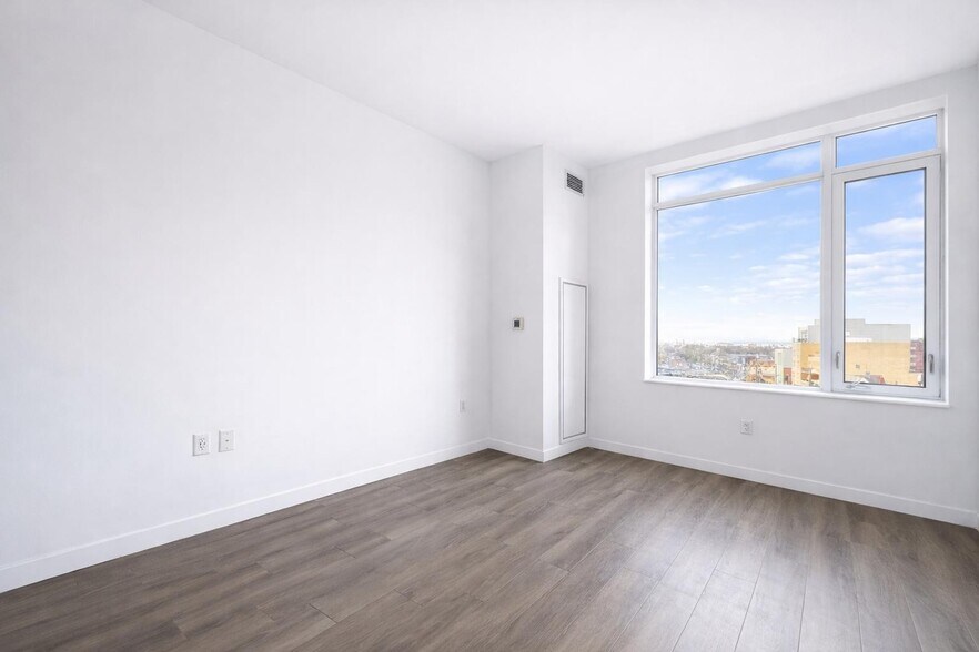 Building Photo - 1524 Sheepshead Bay Rd