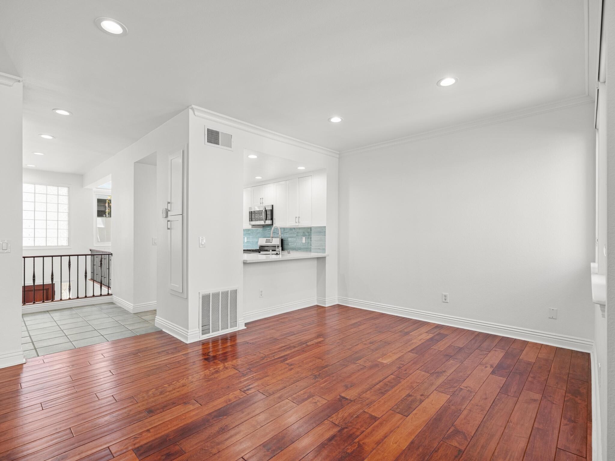 Building Photo - 501 Herondo St
