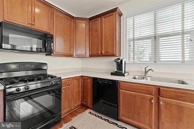 Building Photo - 14160 Catbird Dr
