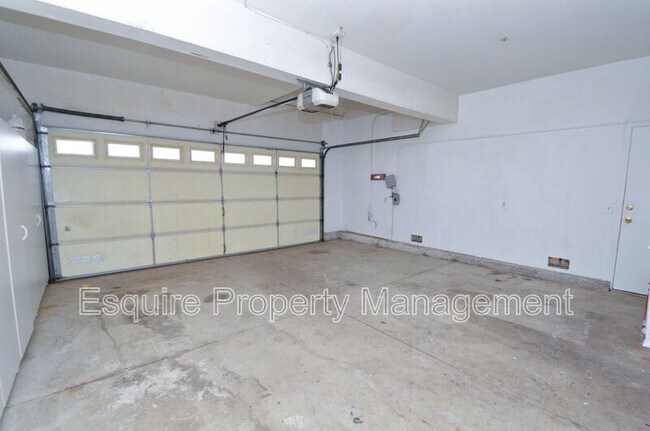 Building Photo - 93 Azusa Ave