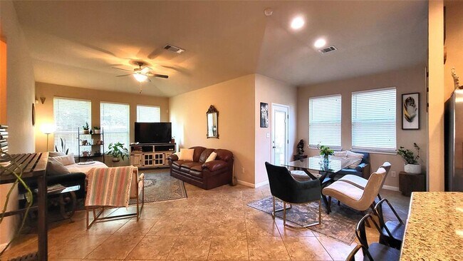 Building Photo - 413 Anacua Loop