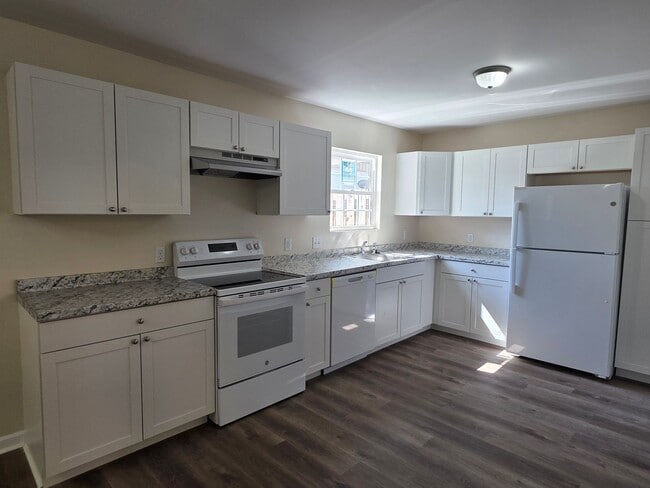 Building Photo - 113 Towne Pk E Dr