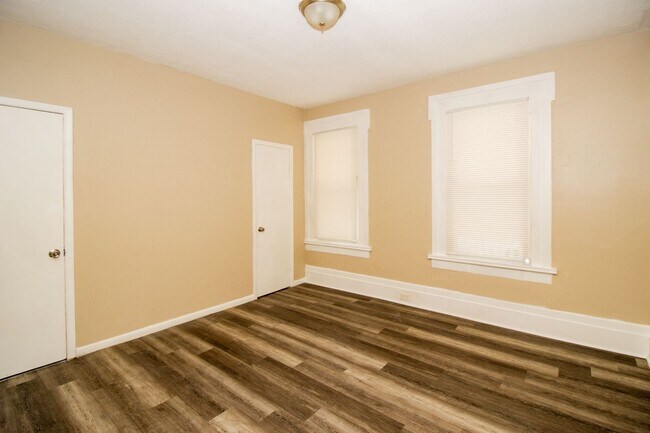Building Photo - 3926 Woodbridge Ave