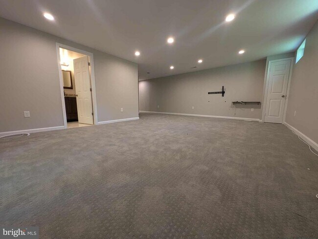 Building Photo - 11 Starlight Ct