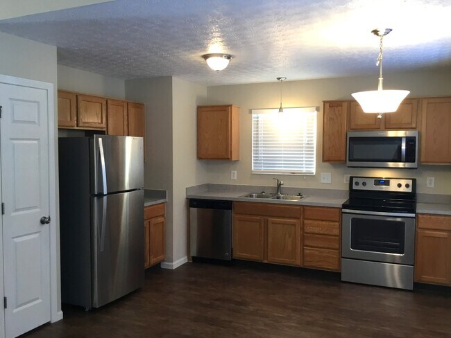 Building Photo - 8480 Amarillo Dr