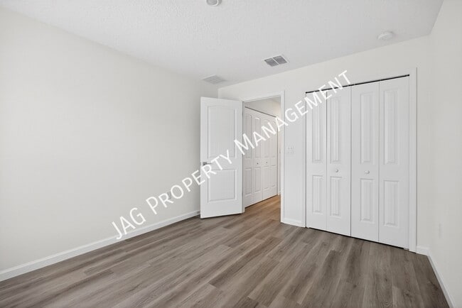 Building Photo - 615 Chaloupe St SE