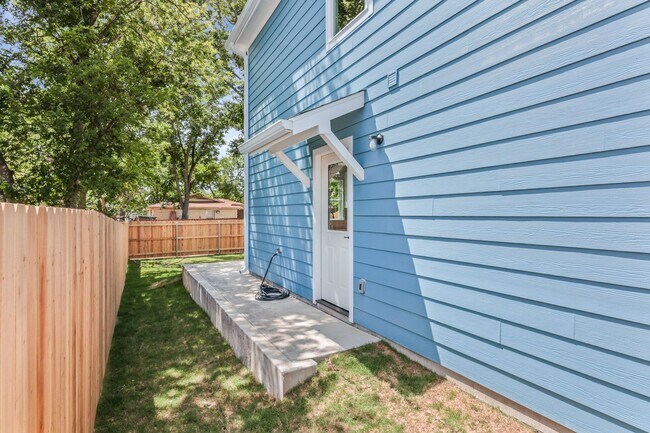 Building Photo - Brand New, Modern, and Ready for You in Temple, TX!