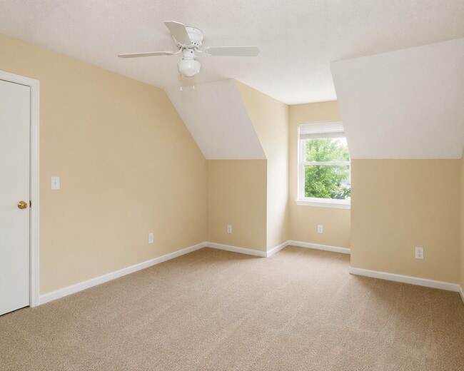 Building Photo - 139 Laurelwood Dr