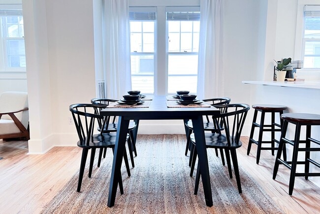 Building Photo - Furnished 3 Bedroom Walkable East Nashvill...