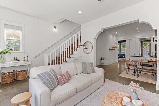 Building Photo - 3206 Garden Villa Ln