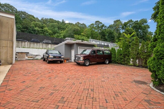 Building Photo - 97 Pine Hollow Rd