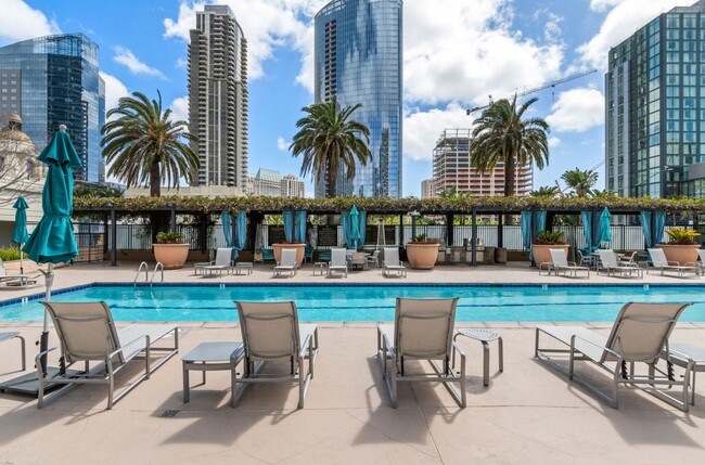 Building Photo - Downtown San Diego - Luxury 1bd/1ba Furnis...