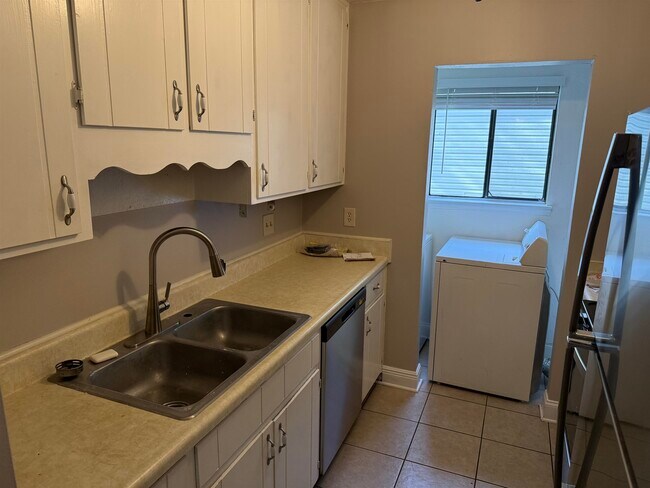 Building Photo - 1535 Willow Bend Way