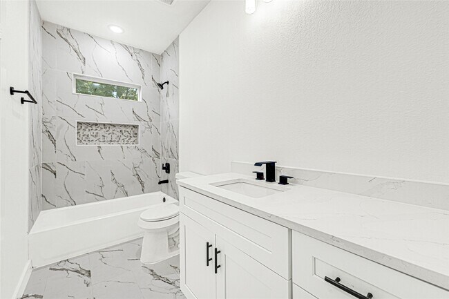 Building Photo - 9316 Waller St