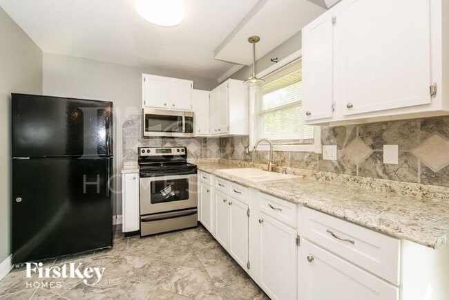 Building Photo - 5548 NE 58th St