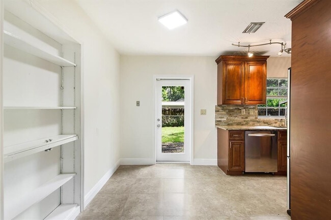 Building Photo - 1509 SW 32nd Ct