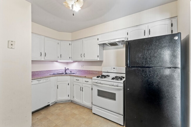 Building Photo - 225 S Gregory St