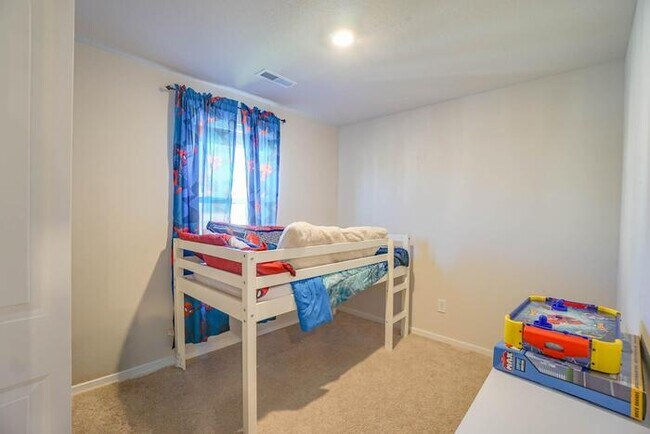 Building Photo - NEWER THREE BEDROOM WITH GARAGE