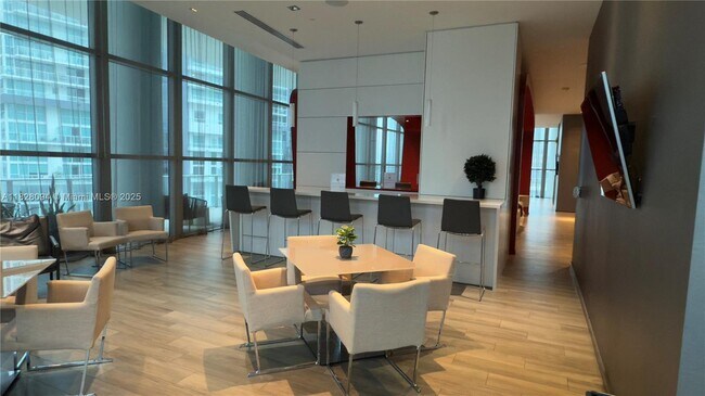 Building Photo - 1100S S Miami Ave