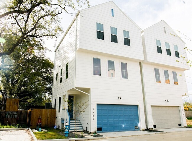 Building Photo - 5203 Burress Springs Ln