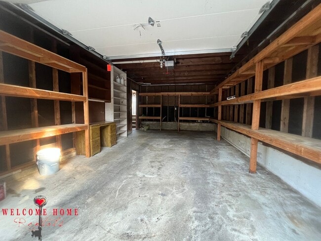 Building Photo - 2 bedroom townhome condo with AMAZING view, brand new carpeting and a fresh coat of paint!!!