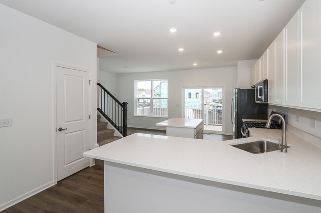 Building Photo - 2244 Stonegate Rd
