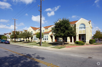 Building Photo - Summit at Benavides Park