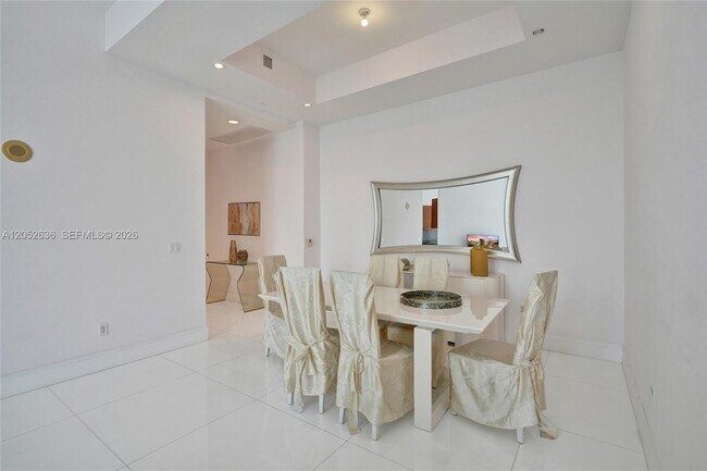 Building Photo - 16001 Collins Ave